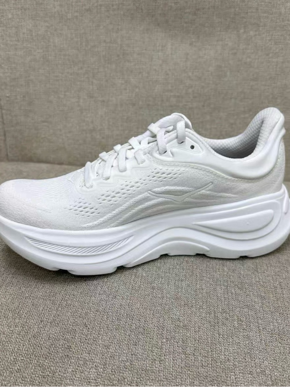 New Hoka One One Bondi 9 White Women Athletic Shoes - Picture 2 of 8